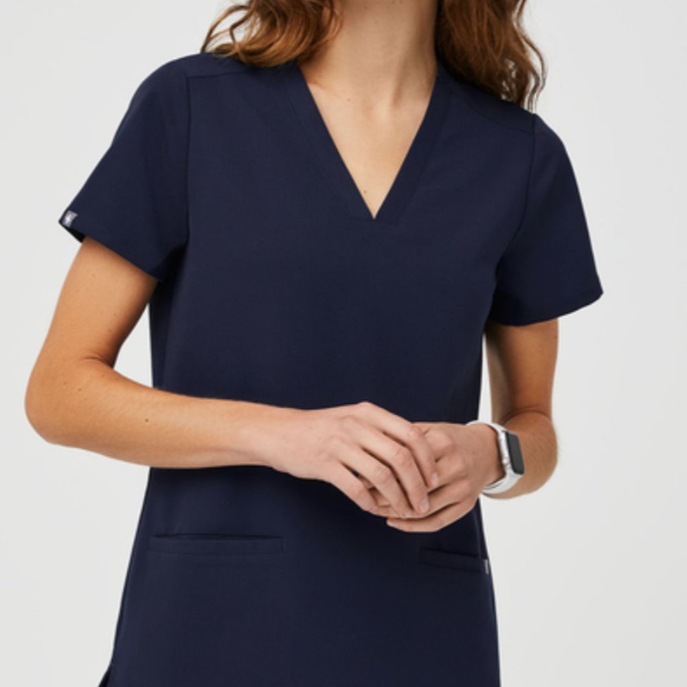 FIGS Casama Three Pocket Scrub Top- Navy, S